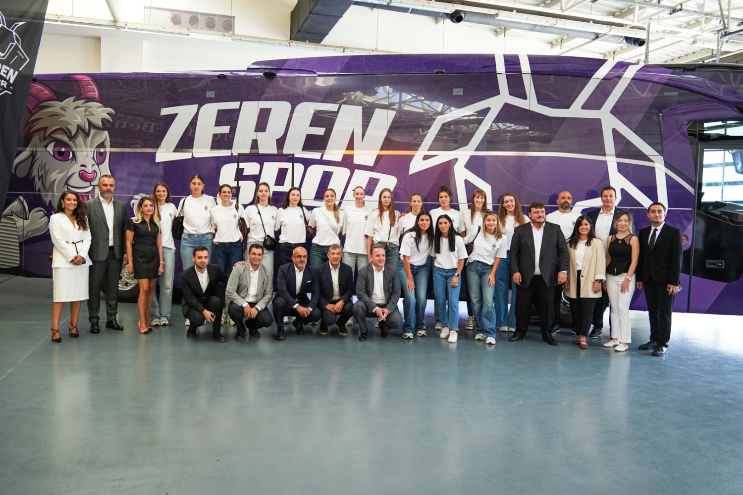 Zeren Group, Teslim Aldığı Travego 16 2+1 Otobüs ile Sahalara Eşlik